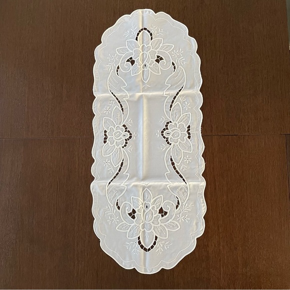 NWOT Table Cloth/Runner - Picture 1 of 7